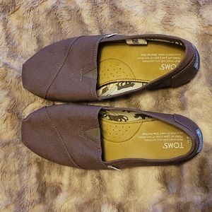 Toms size 8 slip on.
